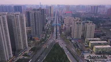 城市主干道的发展高楼大厦道路汽车视频的预览图